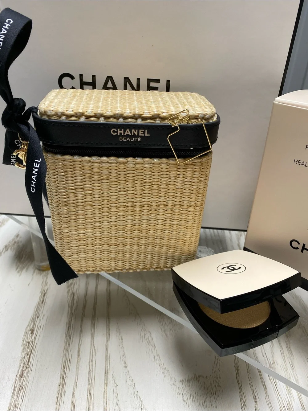Chanel Limited Edition Les Beiges Essentials Summer Pouch - Picture 2 of 16